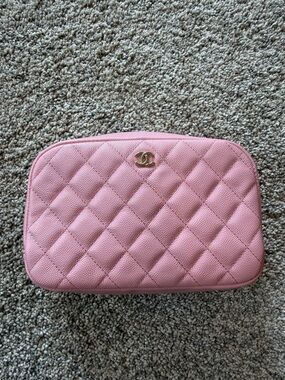 Chanel caviar 22c cosmetic pouch
